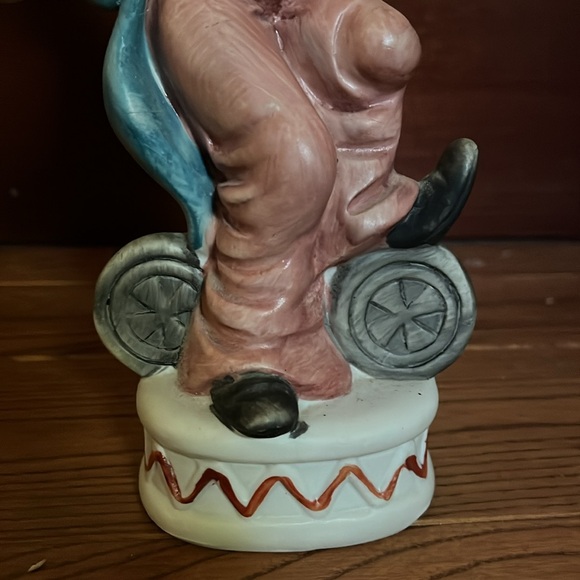 Circus clown ceramic 10” tall - Picture 6 of 10